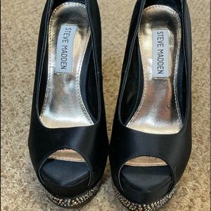 💎 Steve Madden Crystal Studded Pumps